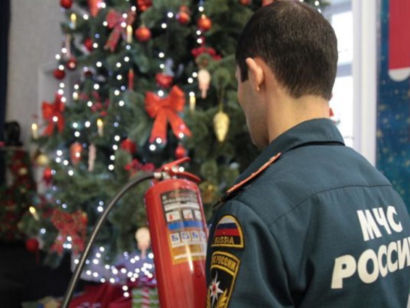 МЧС России напоминает о правилах пожарной безопасности в новогодние праздники