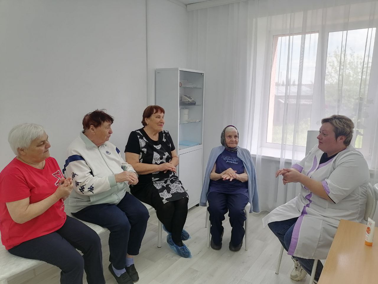 Беседа с фельдшером в отделении 