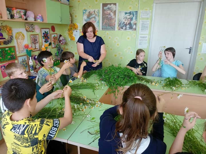 Мастер-класс по плетению венков из полевых цветов