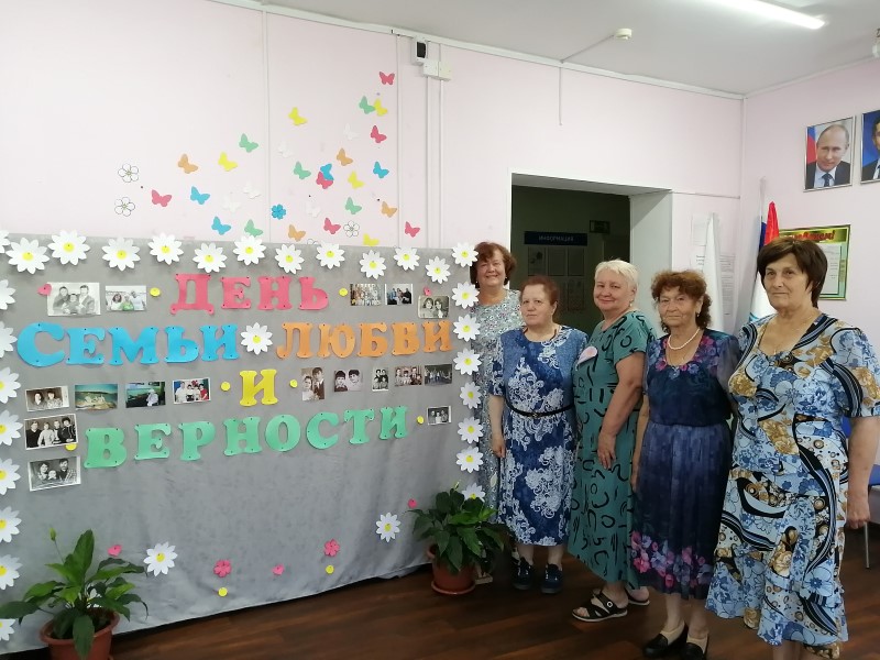 Фотовыставка к Дню семьи, любви и верности