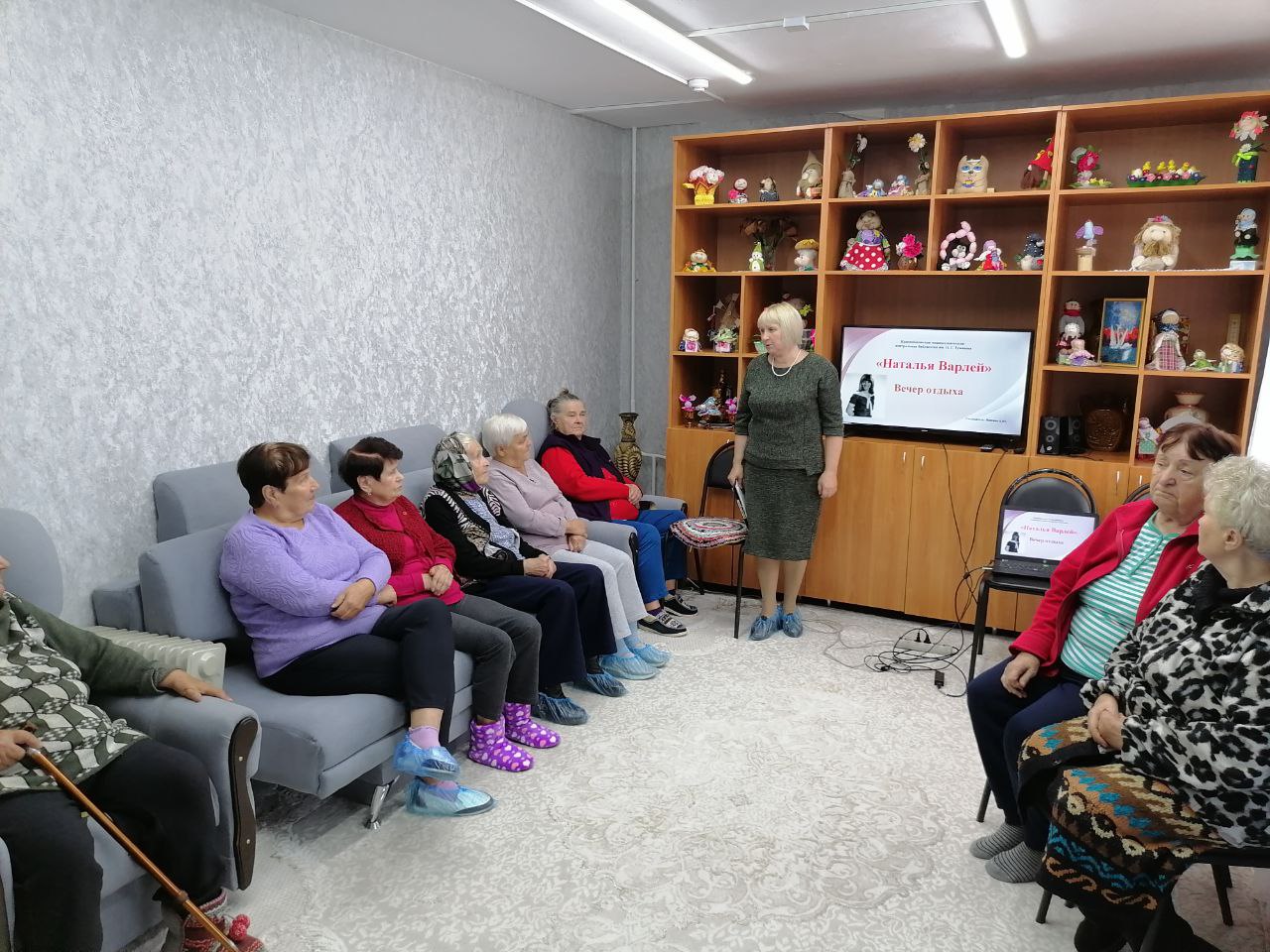 Библиотечный час