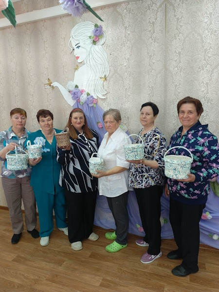 Цветочное кашпо своими руками из ванных ковриков.