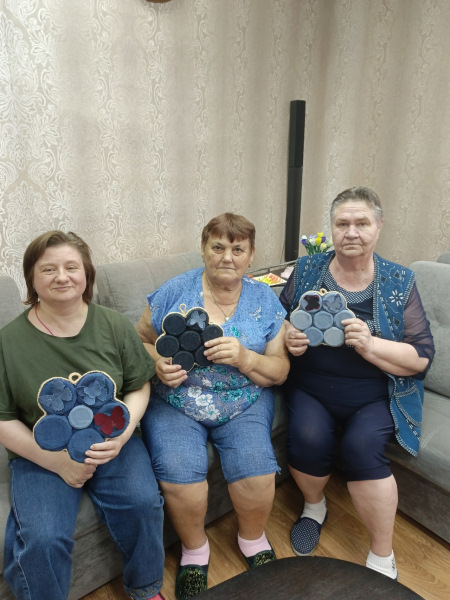 Подставки под горячее из крышек.