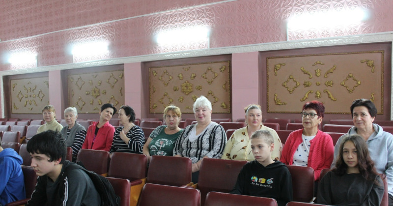 Праздничная программа «Добротой согреем сердце»