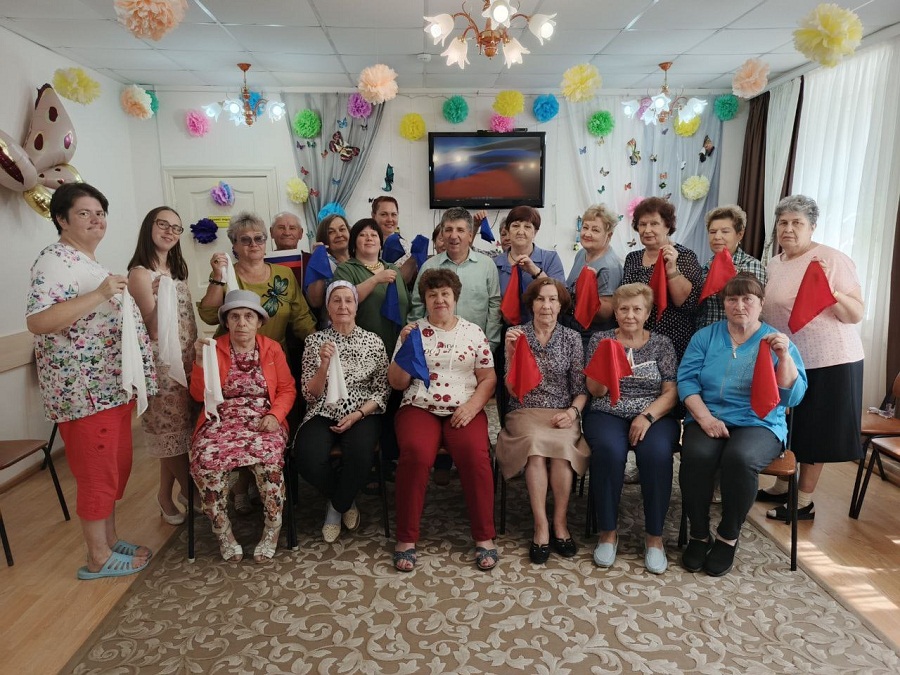 11 июня обслуживаемые граждане отделения дневного пребывания отметили День России!