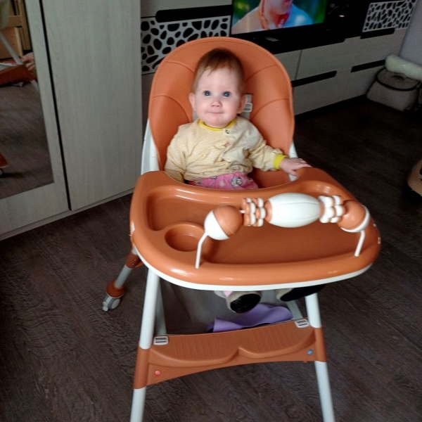 Довольные родители и счастливые малыши