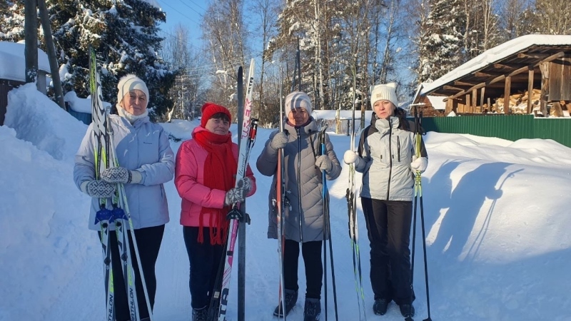 Лыжи в руки я беру, в лес к лыжне скорей спешу... 