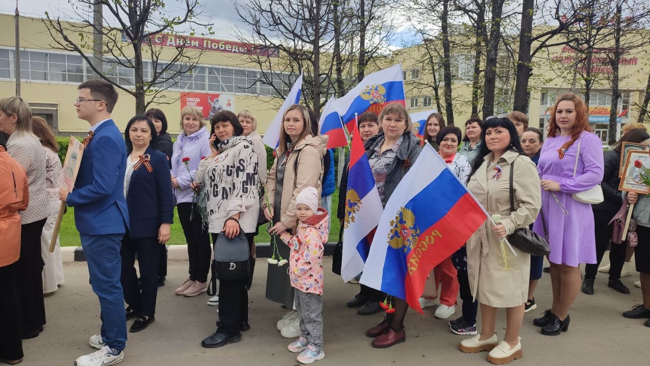 Приняти участие в торжественном митинге