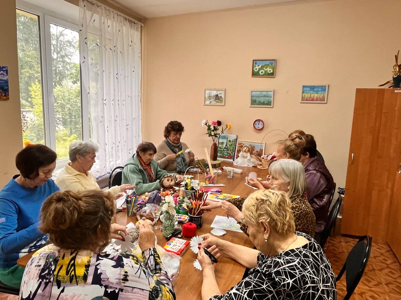 В отделении дневного пребывания активно идет подготовка к замечательному празднику — Дню семьи, любви и верности!