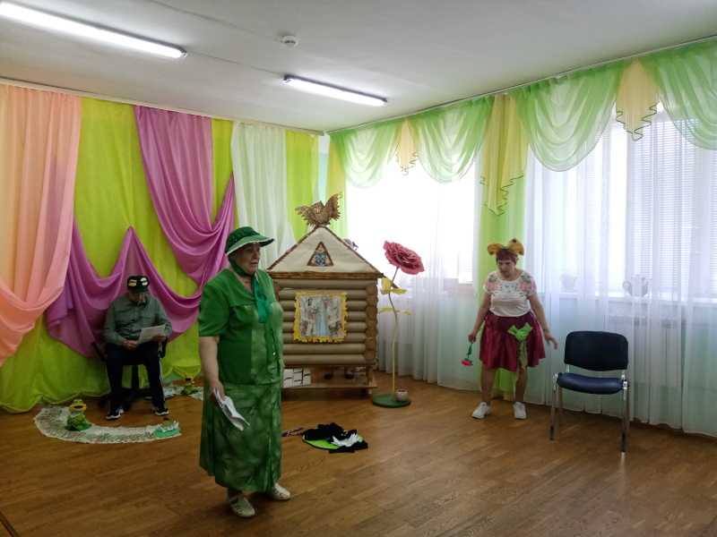 Театрализованное представление в ОДП «Дюймовочка»!