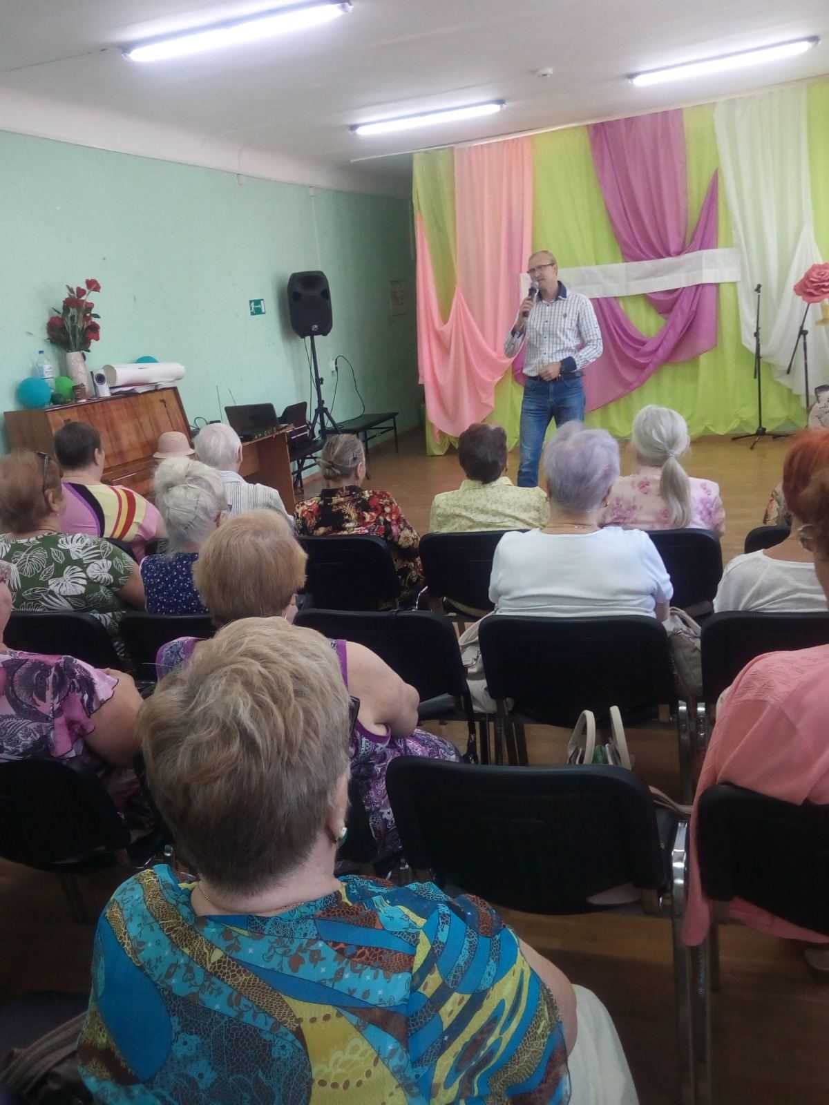 «А в сердце молодость поёт»